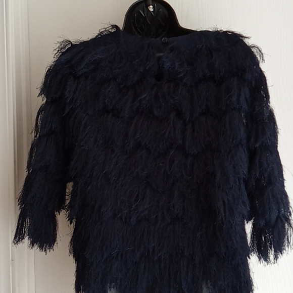 ⭐️ Host Pick ⭐️ Maple & Cliff | Unique Navy Faux Feather Top - Picture 4 of 12